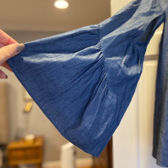 BCBG Max Azria Suzie Cutout Bell Sleeve Chambray Top - Size Small - Picture 9 of 11